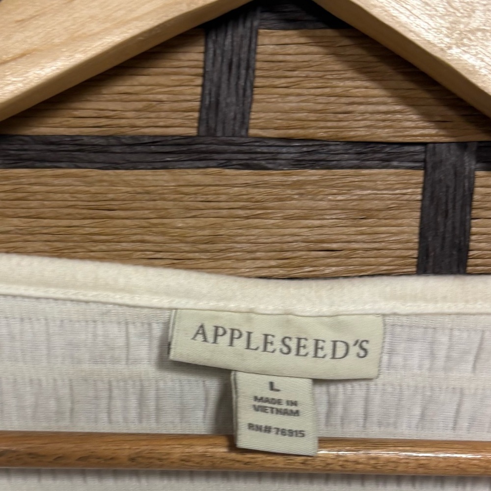 Appleseed’s Ivory Top Size Large - Picture 5 of 6